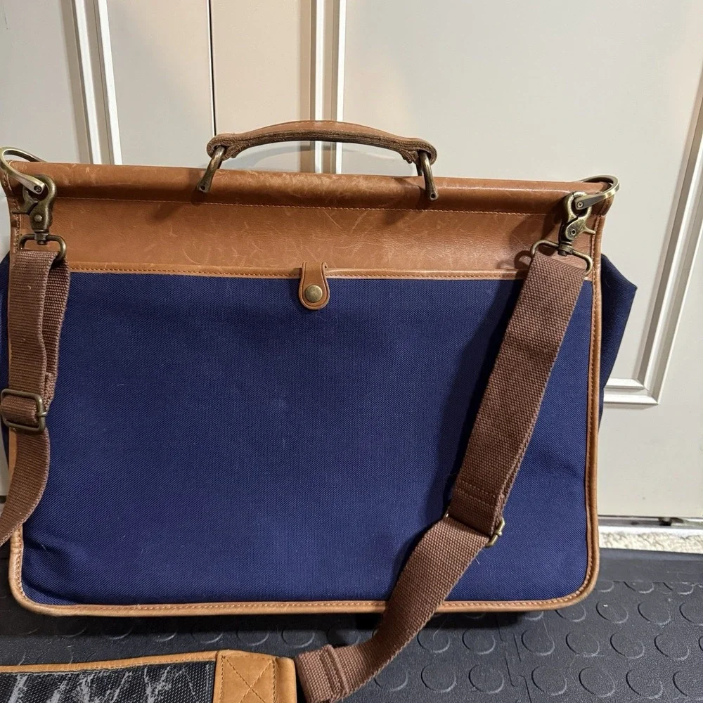 L.L. Bean bean messenger